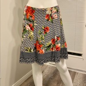 NWOT White House Black Market Floral Pattern Full Skirt SZ 4